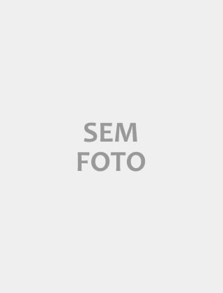 Fodendo a novinha safada enquanto ela fica empinadinha